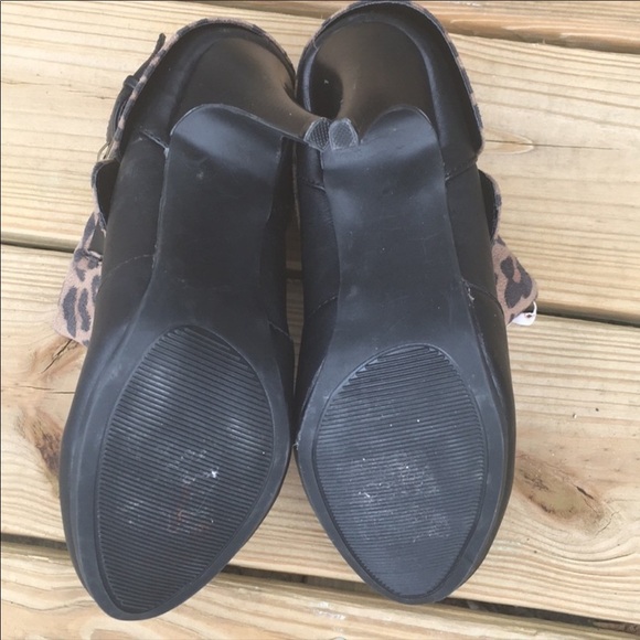 New Directions Charm Leopard print ankle Booties - Picture 6 of 8